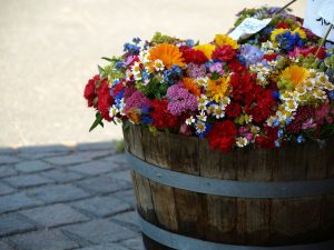 macetero-barril-flores-decobarril