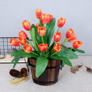 macetero-medio-barril-pequeño-planta-falsa-tulipanes